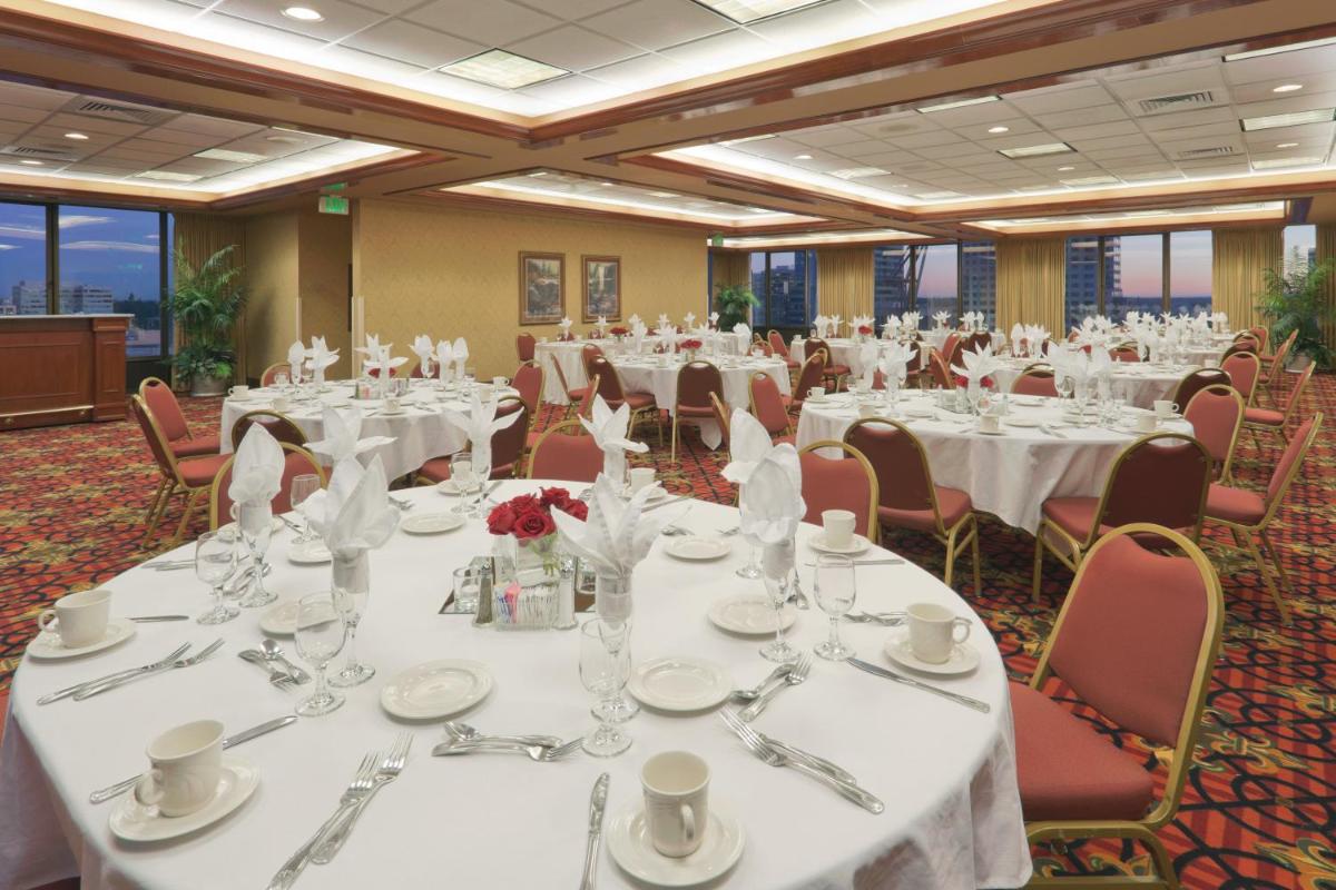 Holiday Inn Sacramento Downtown-Arena, an IHG Hotel - Housity