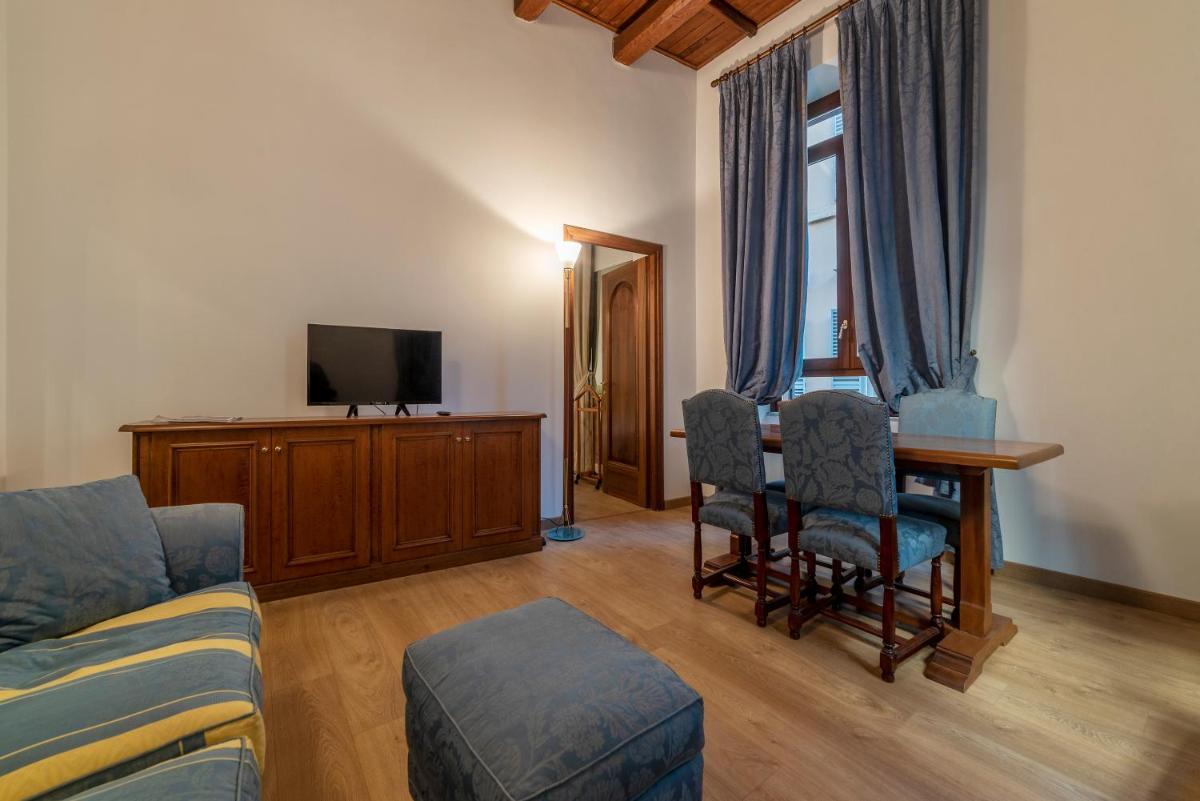 Piazza di Spagna Elegant Apartment - Housity