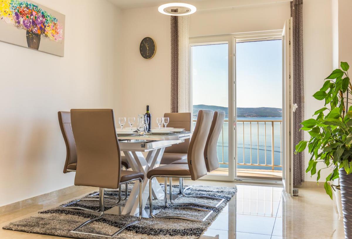 Holiday House ALMISSA - Housity