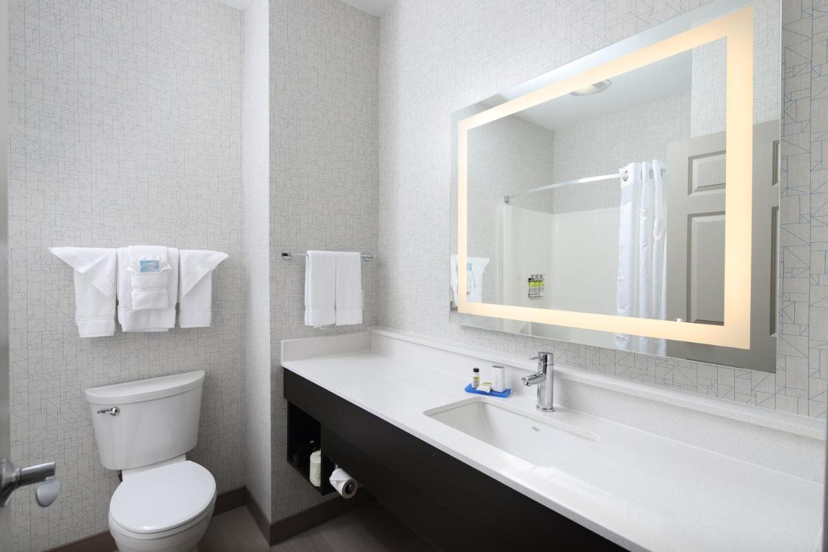 Holiday Inn Express Grand Rapids Southwest by IHG - Housity
