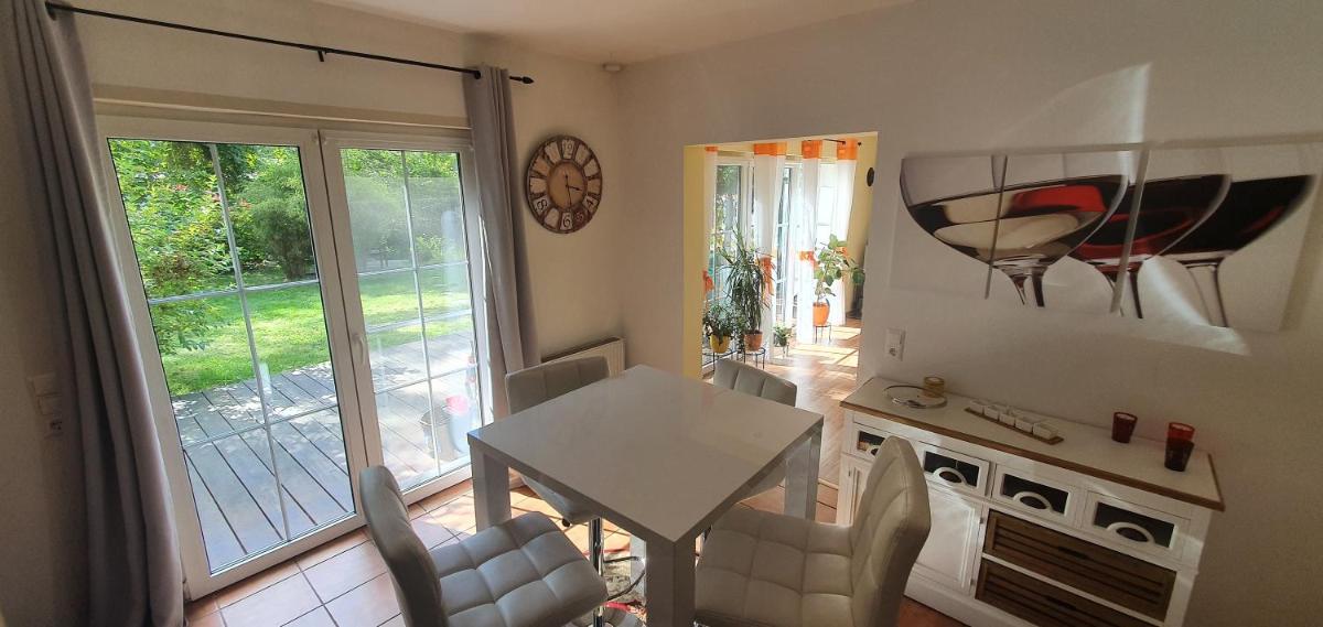 Ferienhaus Fichtenwalde, 160m², 3 SZ, 2 Bäder, bis 6 Personen, Garten, VDSL - Housity