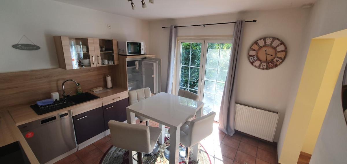 Ferienhaus Fichtenwalde, 160m², 3 SZ, 2 Bäder, bis 6 Personen, Garten, VDSL - Housity