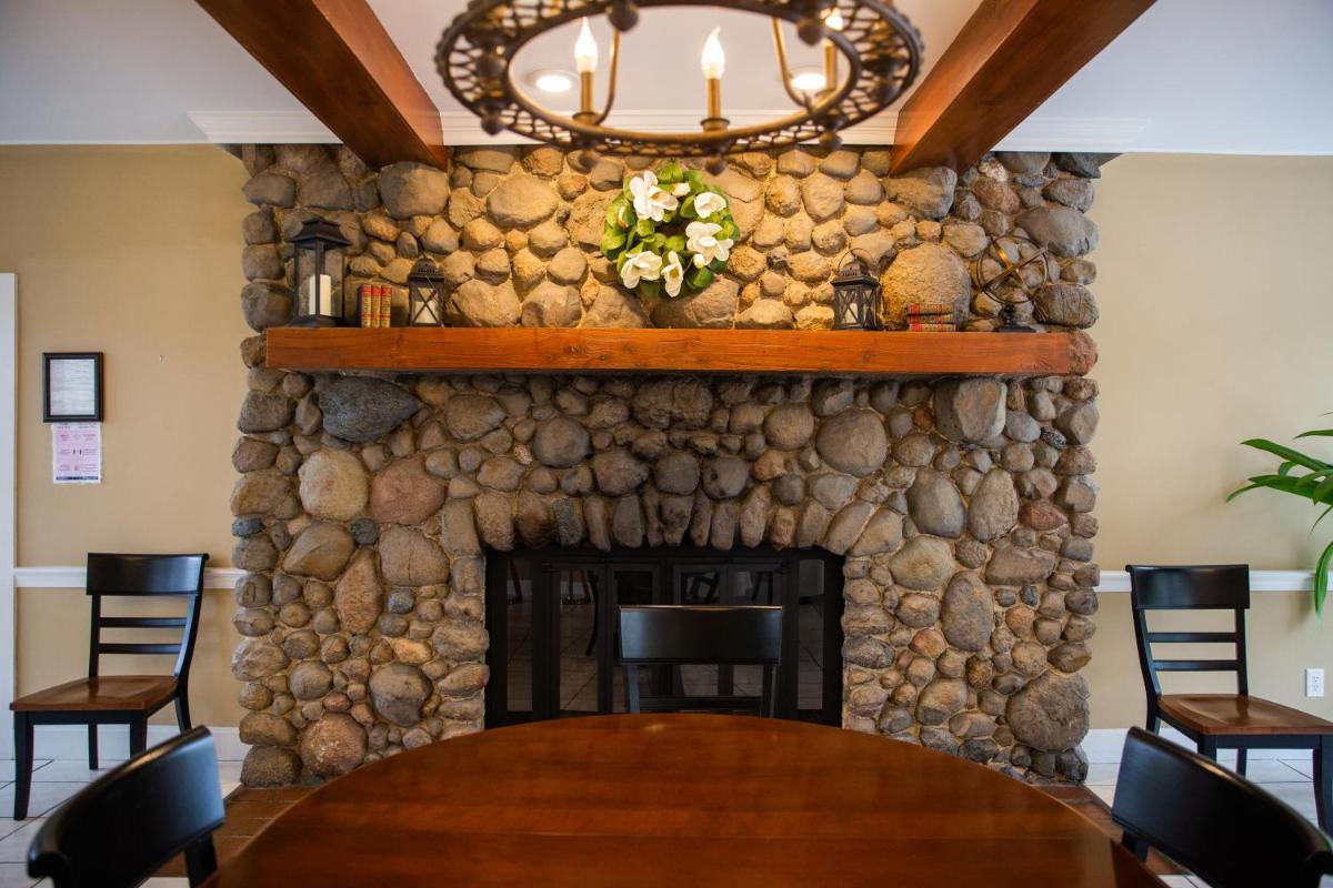 Providence Manor House Bed & Breakfast - Housity