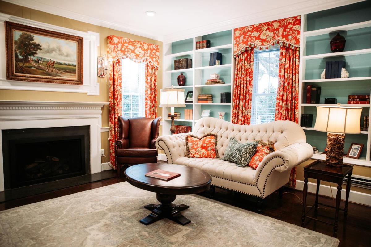 Providence Manor House Bed & Breakfast - Housity