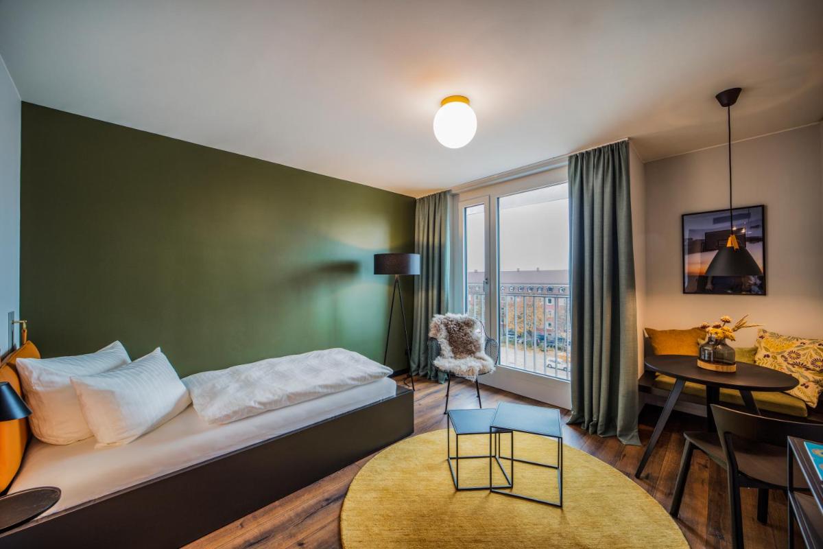 Black F House - Serviced Apartments - Housity