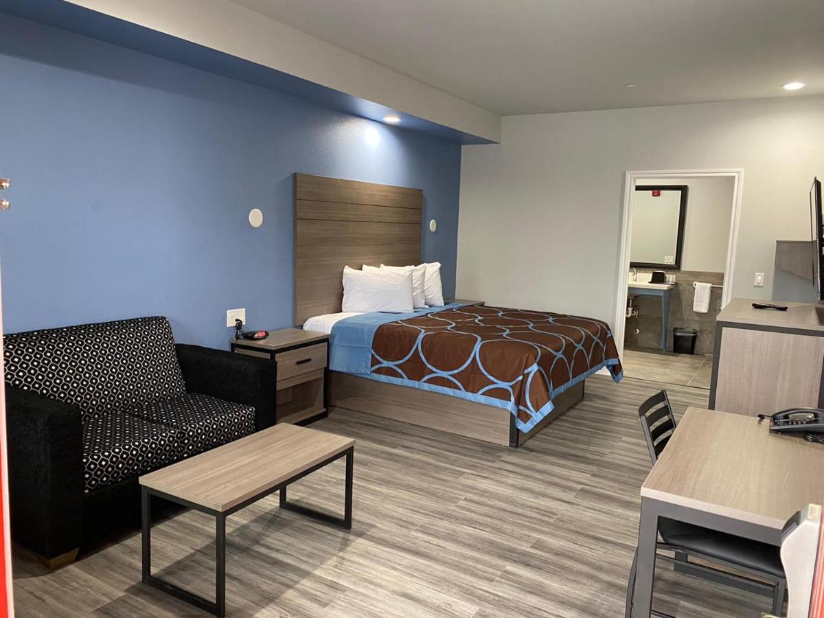 Lone Star Inn - Dickinson - Housity