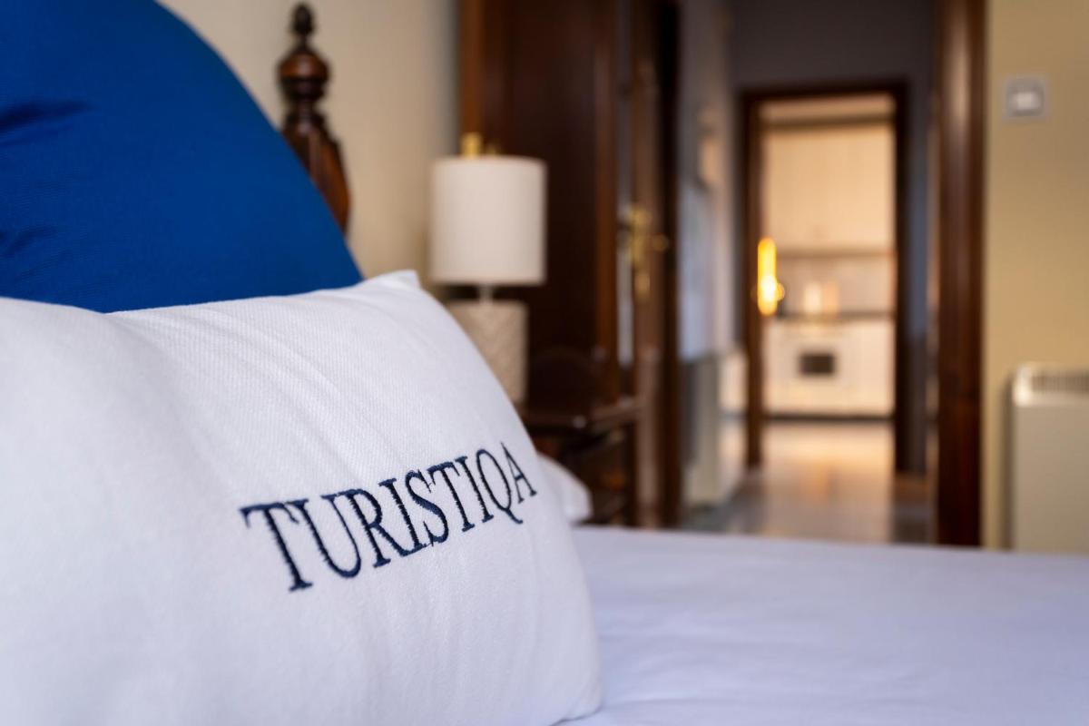 TuristiQA - Ático Ferrol Centro VUT-CO-02715 - Housity