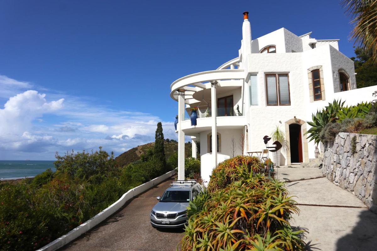 Naxos - Med style castle, ocean views from every room! - Housity
