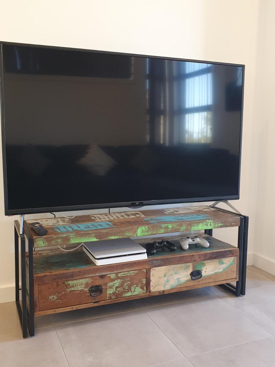 ✿Stylish Townhouse; with King Bed, NBN, Netflix, WIFI - Housity