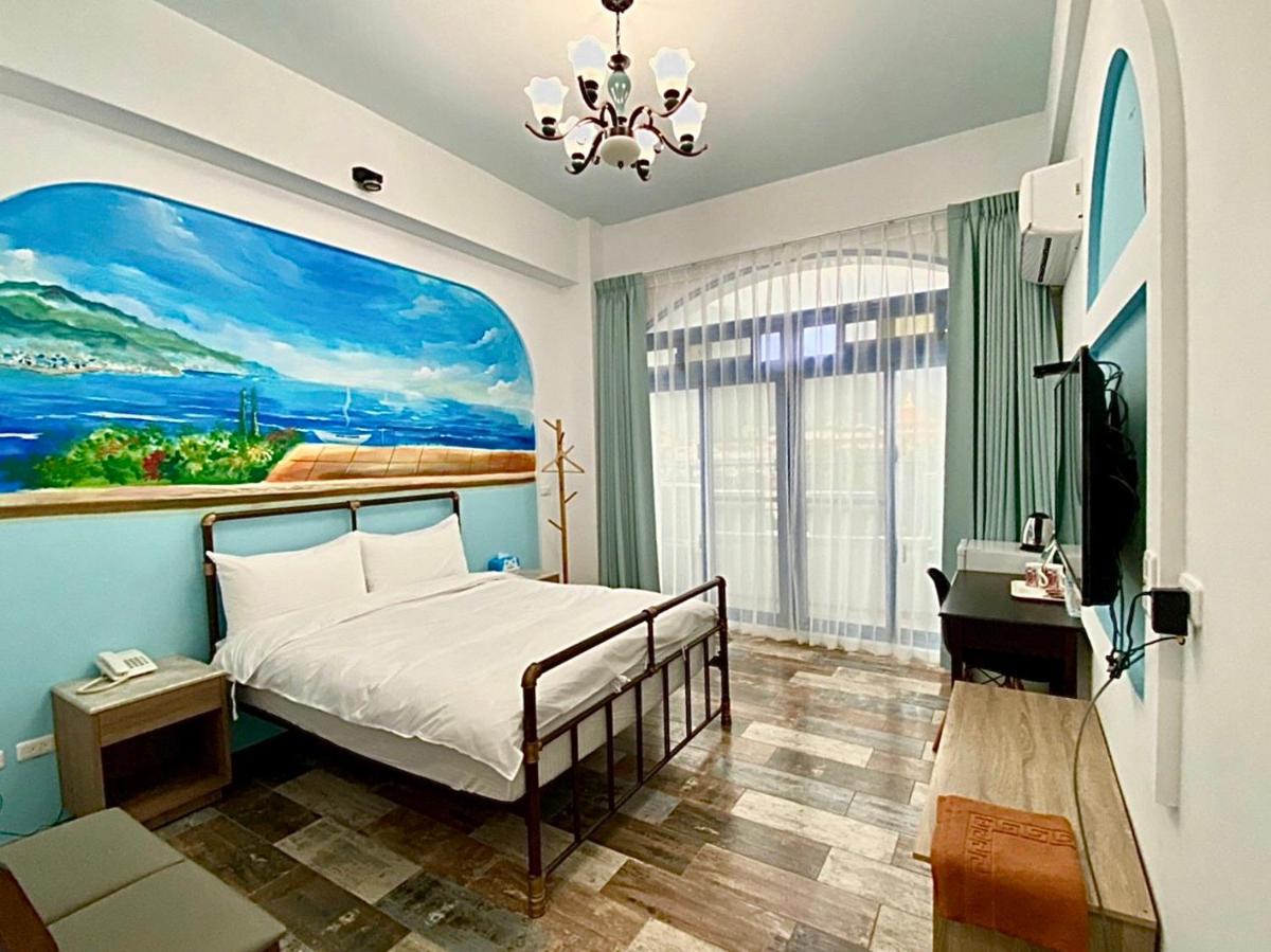 Moon Bay Coastal Hotel - Housity
