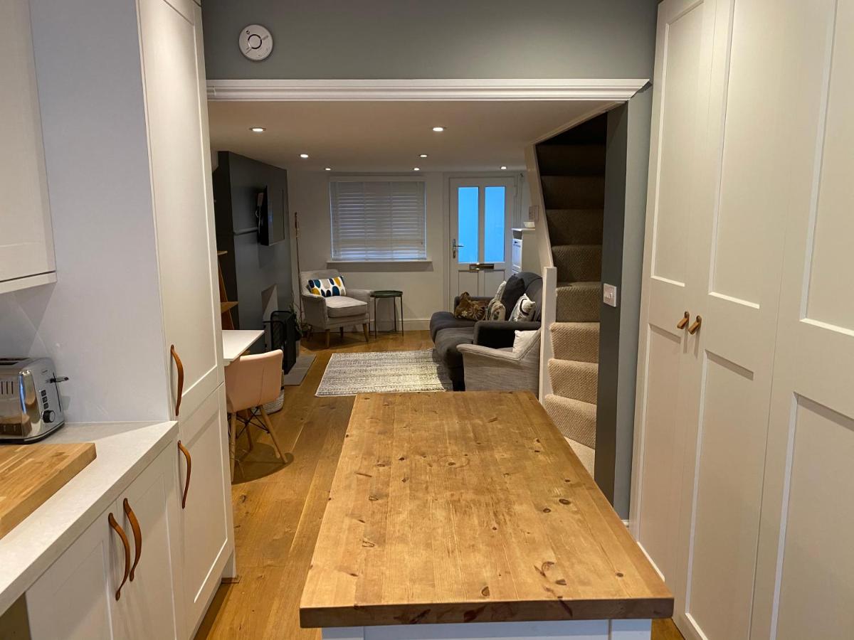 Cosy and Contemporary Cottage - Housity