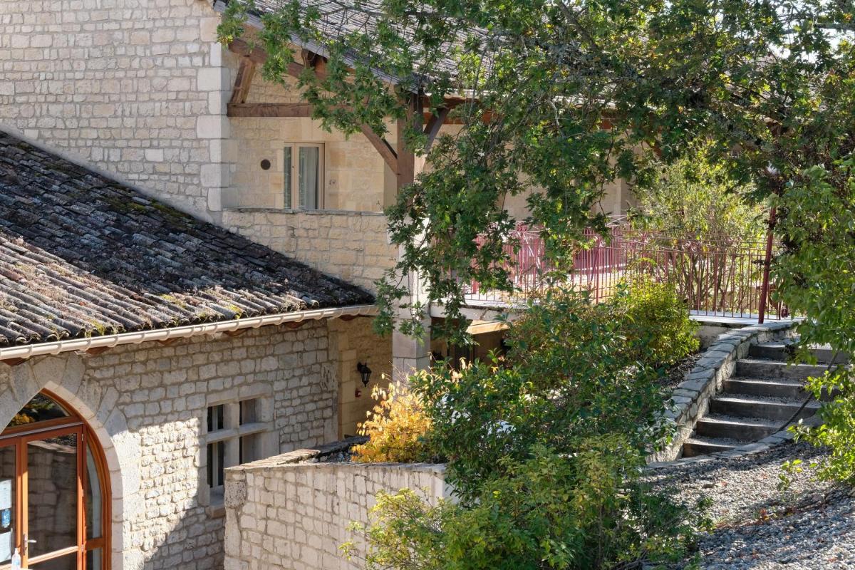 Jardin de l'établissement Le Belvédère Hotel et Bien être