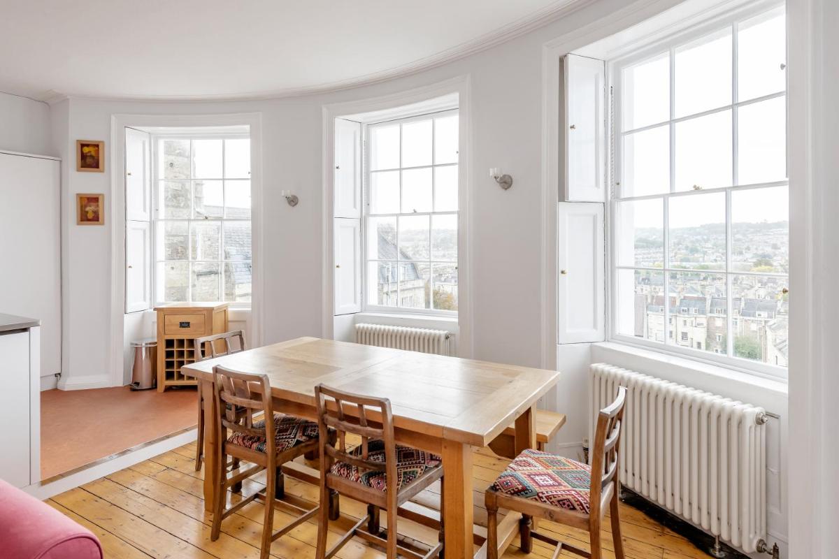 Stunning Georgian Apartment in Central Bath - Housity