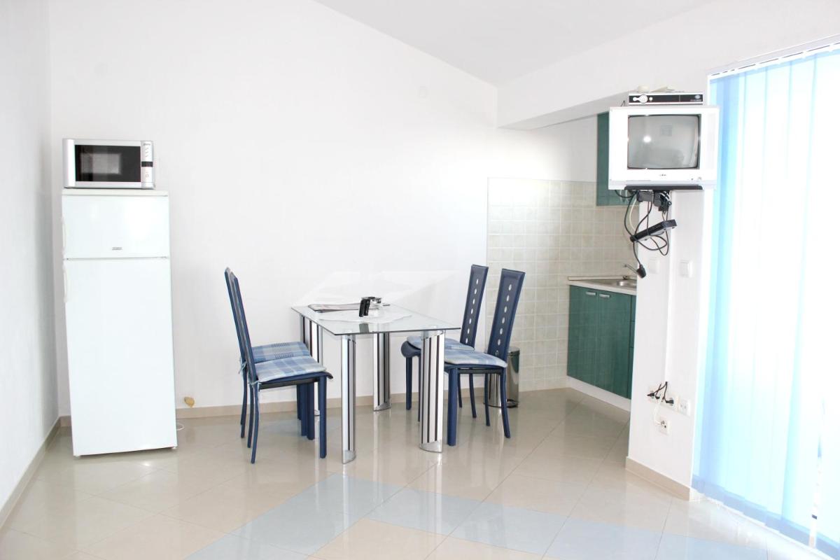 Cosy Apartment in Zecevo Rogoznicko with Parking - Housity