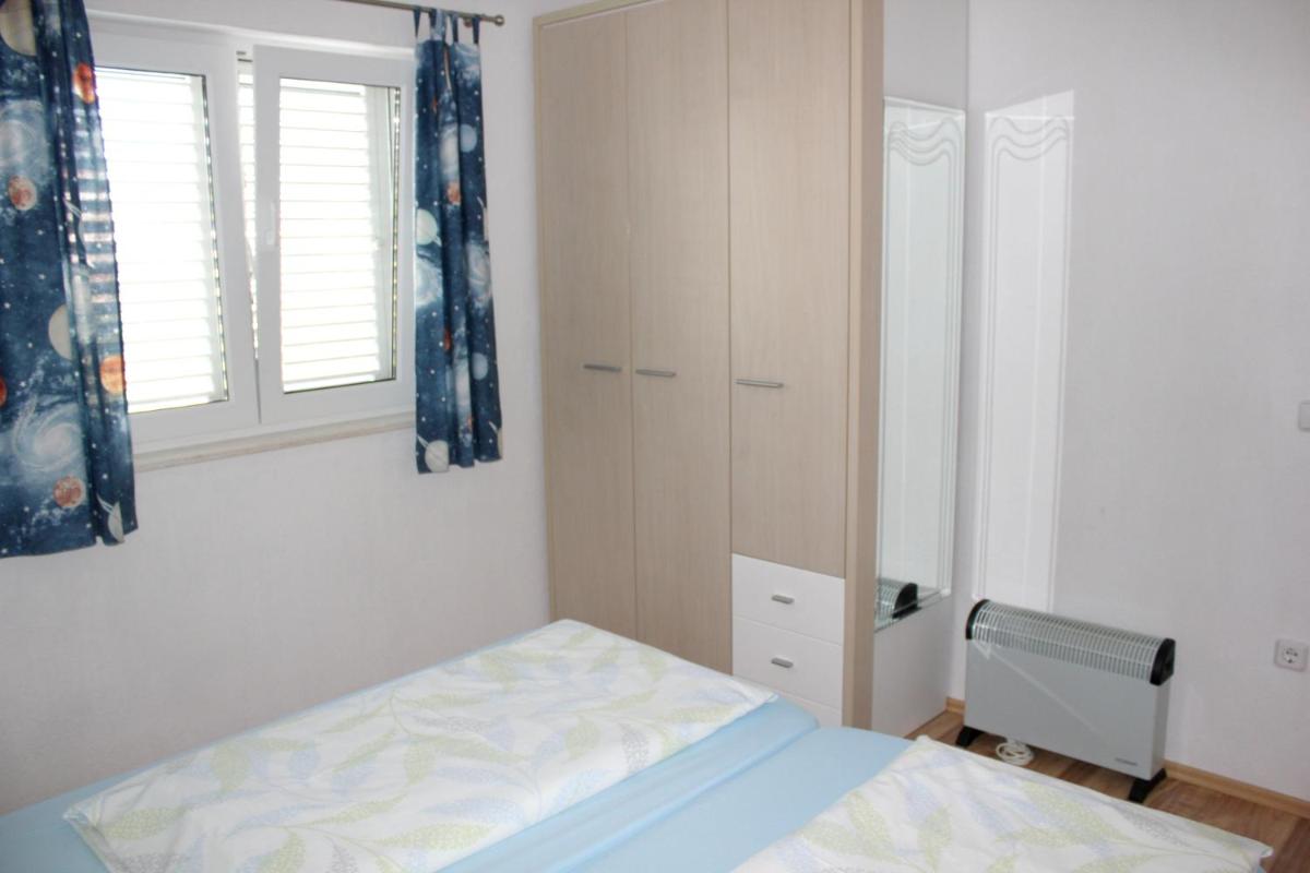 Cosy Apartment in Zecevo Rogoznicko with Parking - Housity