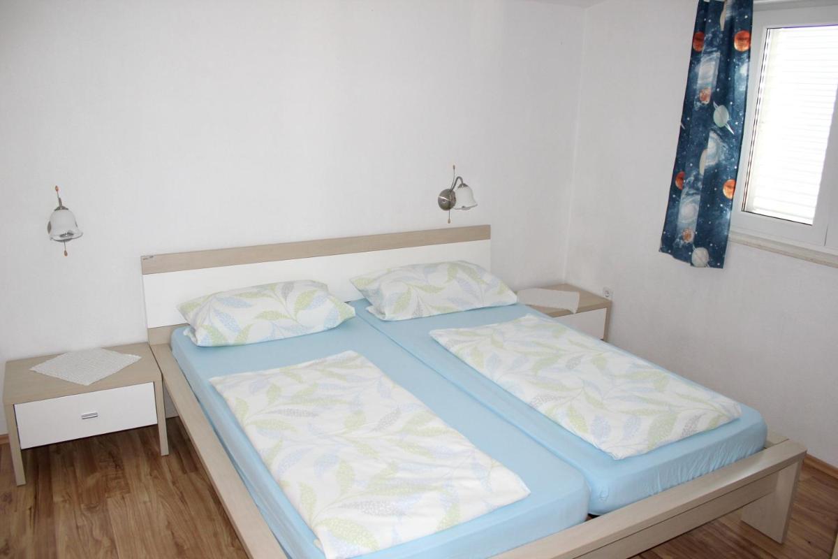 Cosy Apartment in Zecevo Rogoznicko with Parking - Housity