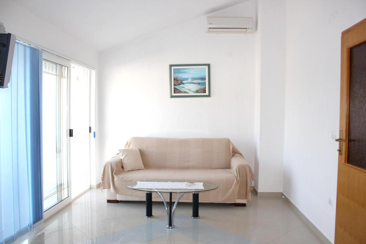 Cosy Apartment in Zecevo Rogoznicko with Parking - Housity