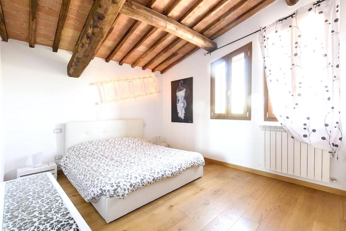 Charming Villa in Le Scotte with Private Pool - Housity