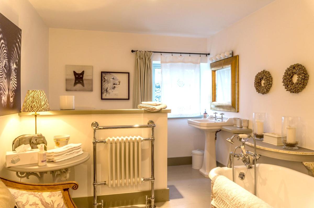 4 bedrooms house with enclosed garden and wifi at Ballymote - Housity