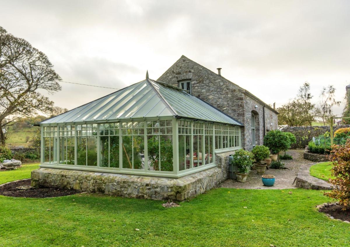 4 bedrooms house with enclosed garden and wifi at Ballymote - Housity