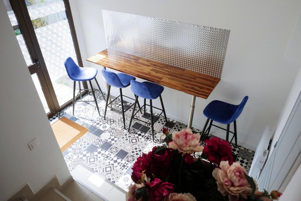 Maison spacieuse a Saint Hernin ideale pour groupes - Housity