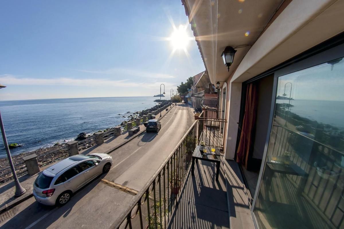 Charming house with sea view in Capo Mulini - Housity