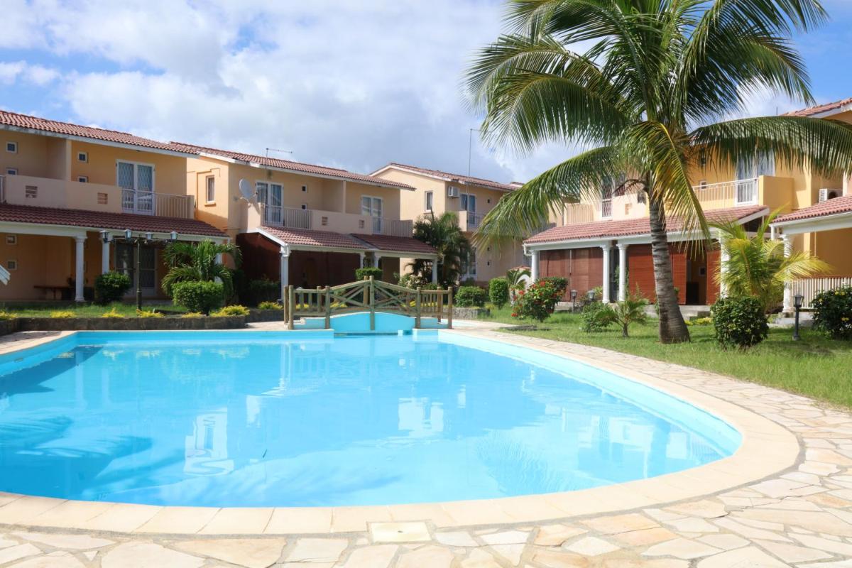 Suitetrails - 2 bedrooms house with shared pool terrace and wifi at Grand Gaube