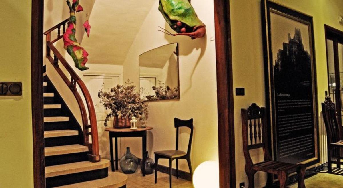 Hostal Montsoliu - Housity