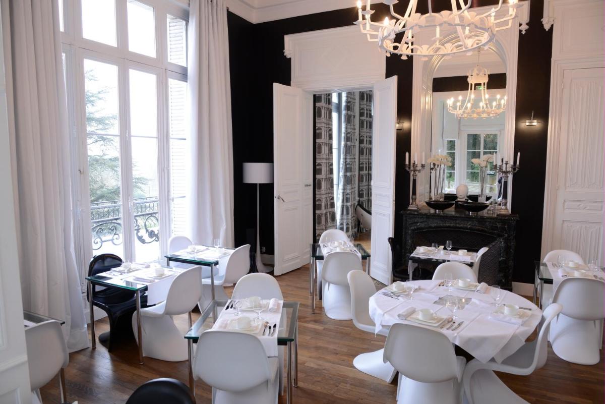 Coin salon dans l'établissement Art Hotel