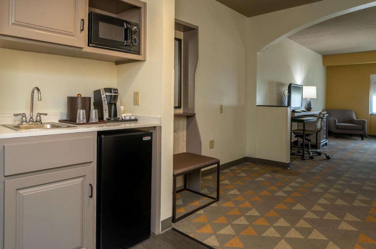 Holiday Inn Hotel & Suites Beaufort at Highway 21, an IHG Hotel - Housity