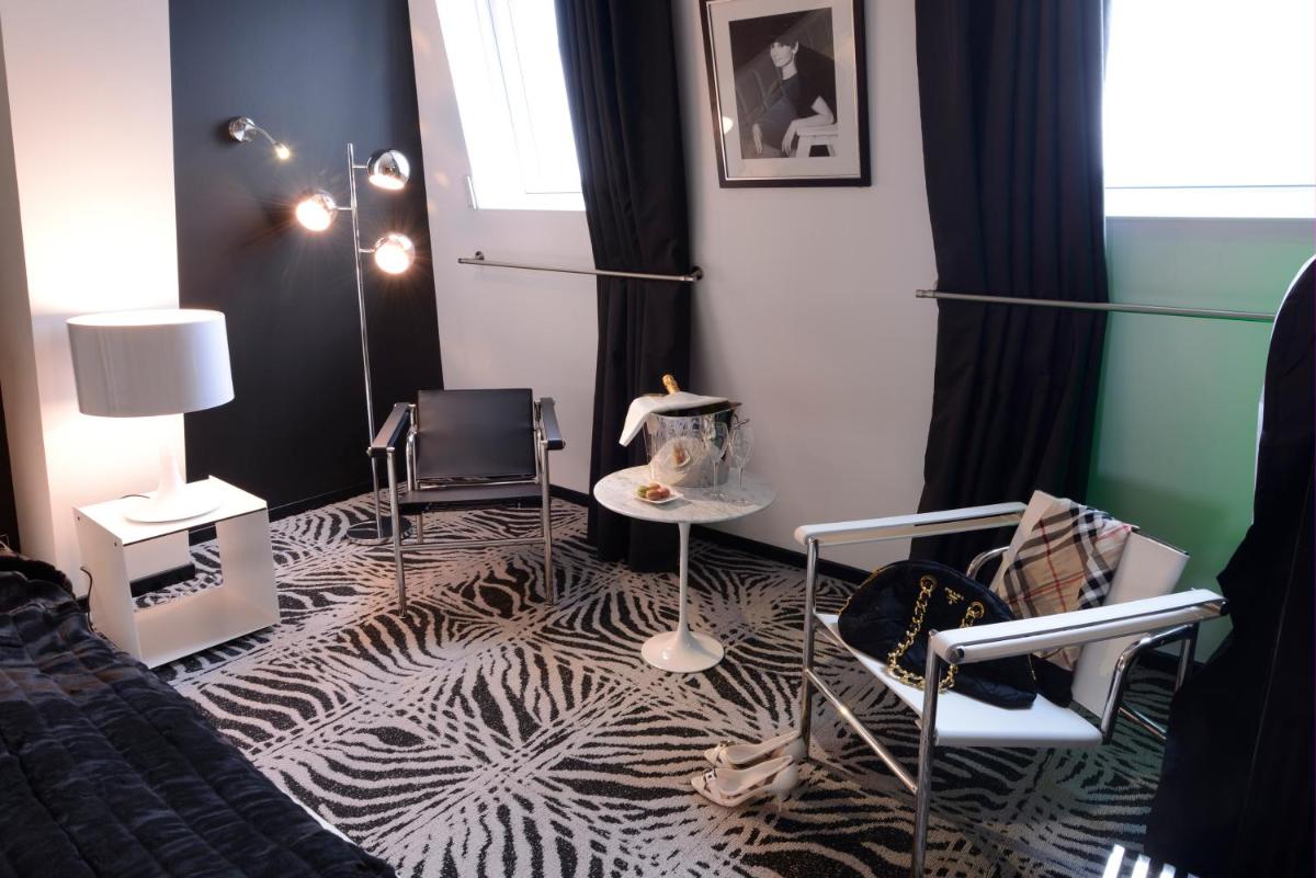 Coin salon dans l'établissement Art Hotel