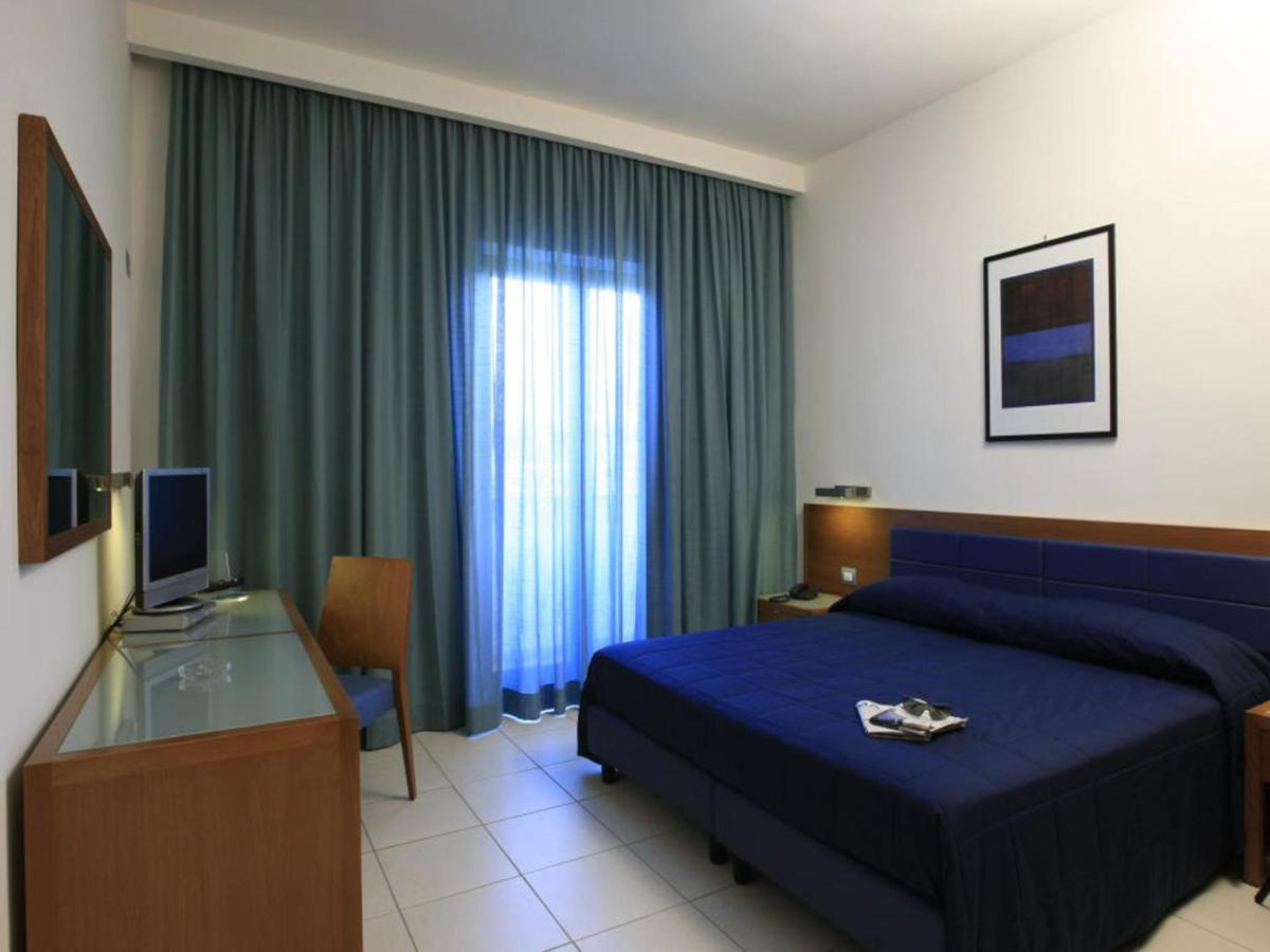 La Costiera Hotel - Housity