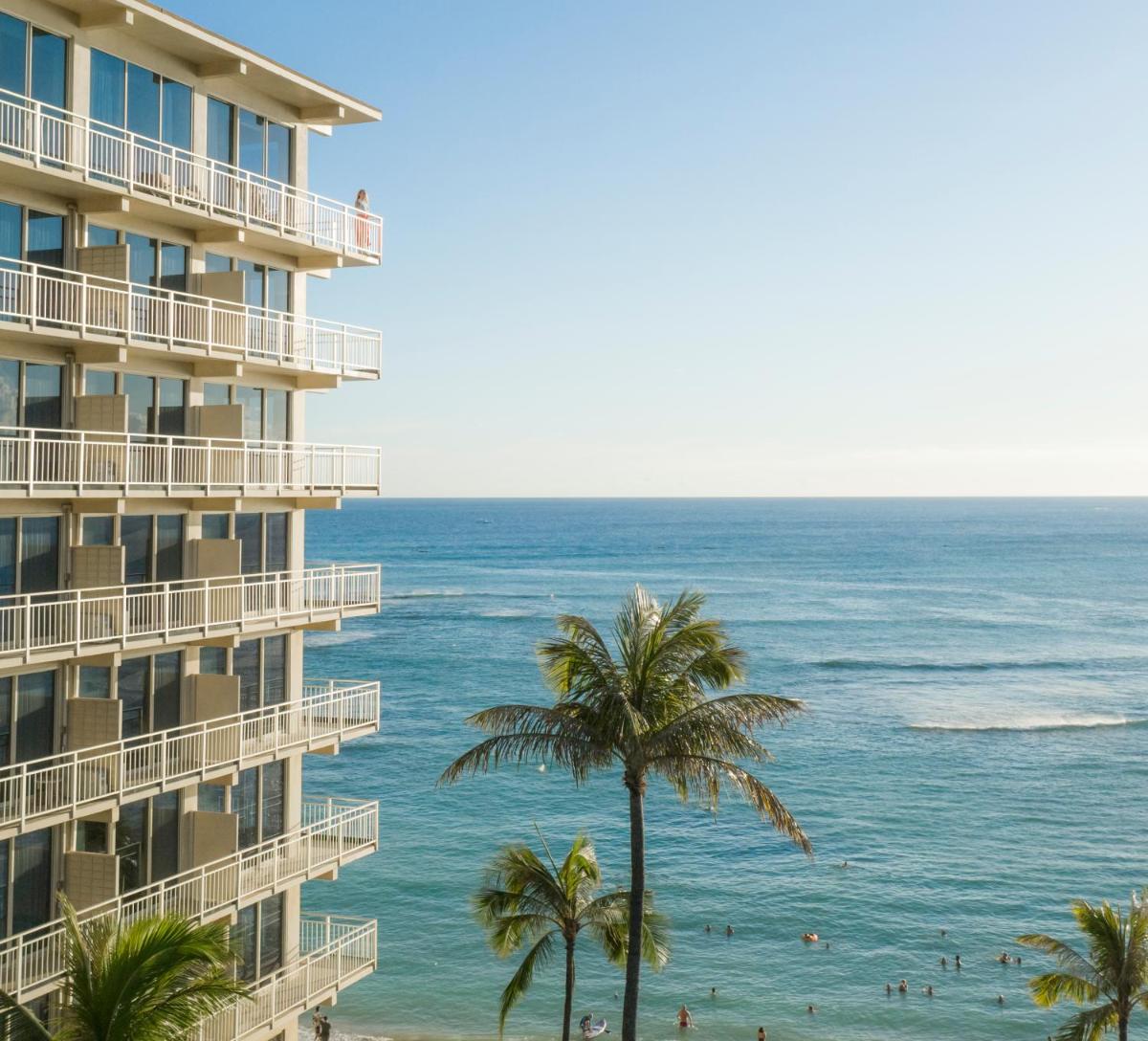 Kaimana Beach Hotel - Housity