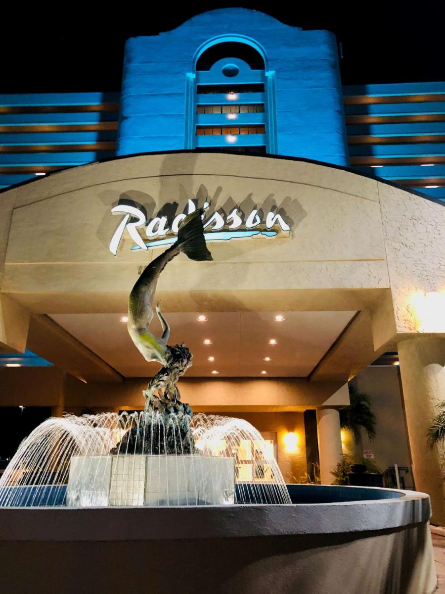 Radisson Suite Hotel Oceanfront - Housity