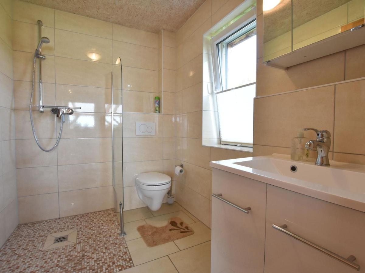 Bezauberndes Ferienhaus in Ruehn am See - Housity