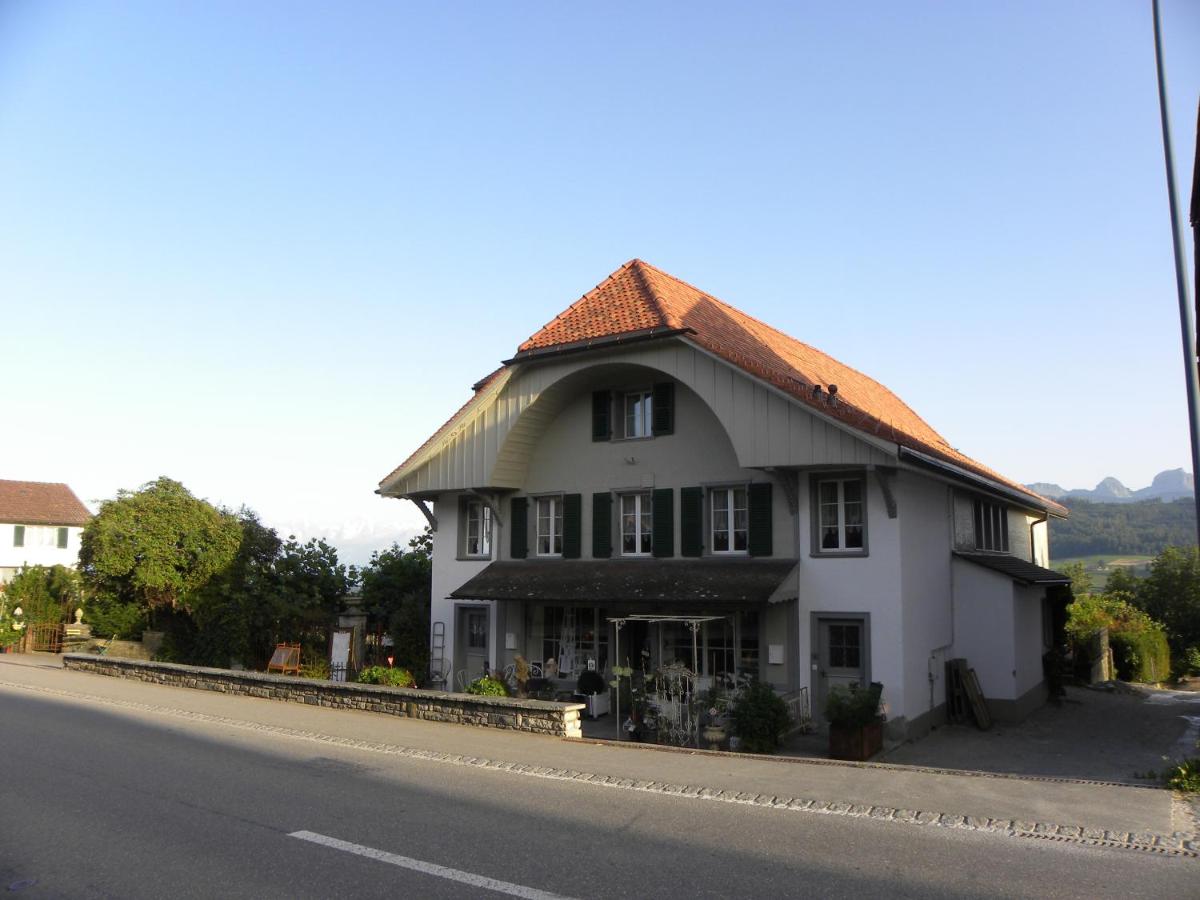 Bed and Breakfast Gantrisch Cottage Ferienzimmer - Housity