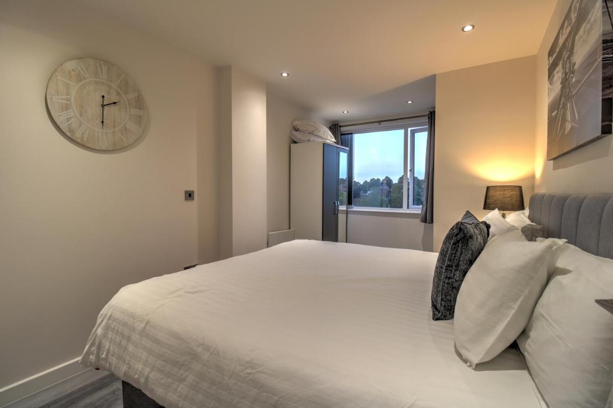 Cosy Apartment SOLIHULL, JLR, NEC & BHX - Housity