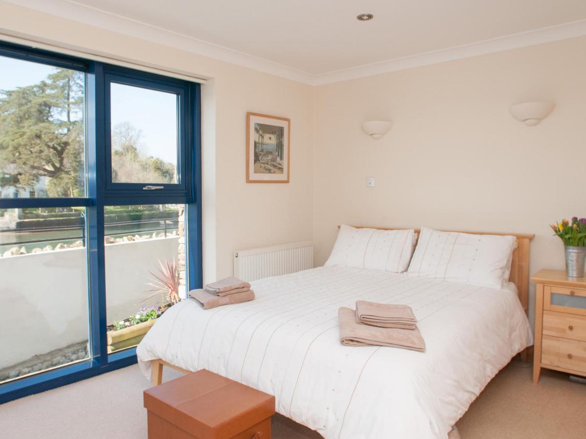 1 Crabshell Quay - Housity