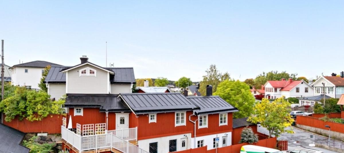 Small Red House In Central Vaxholm - Housity