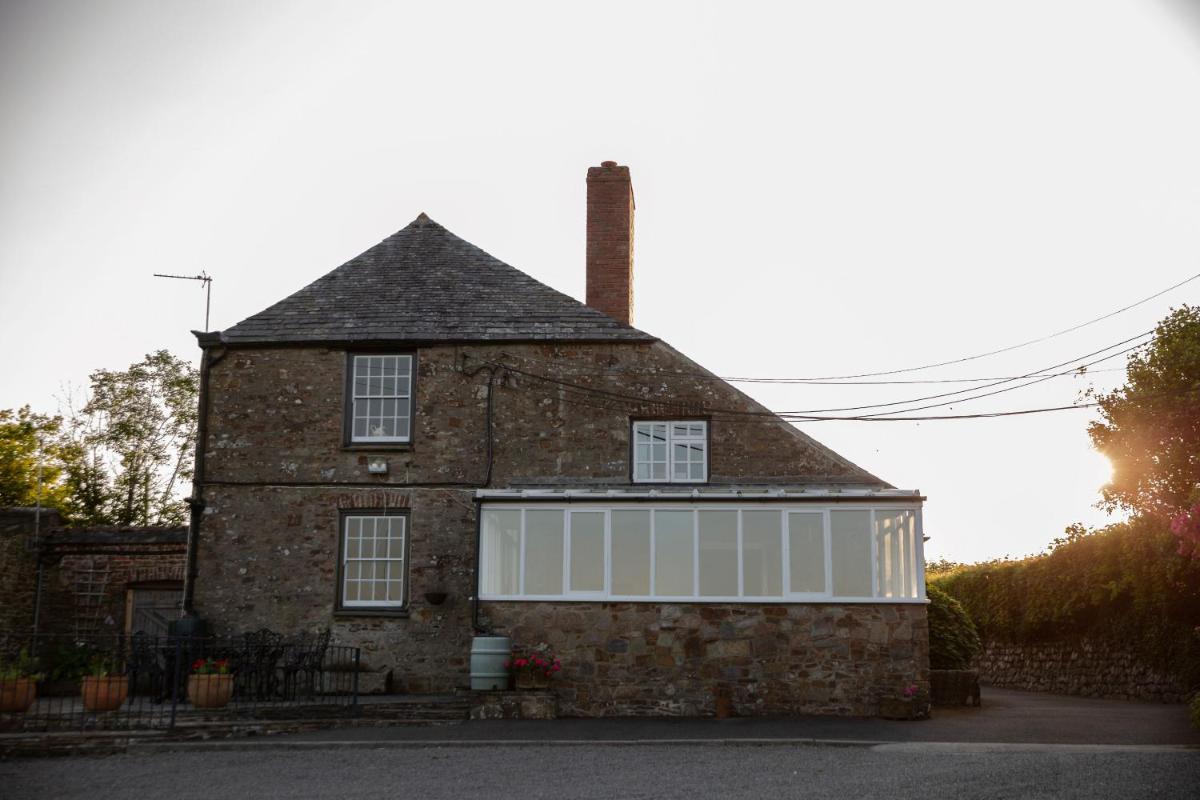 The Manor - Housity