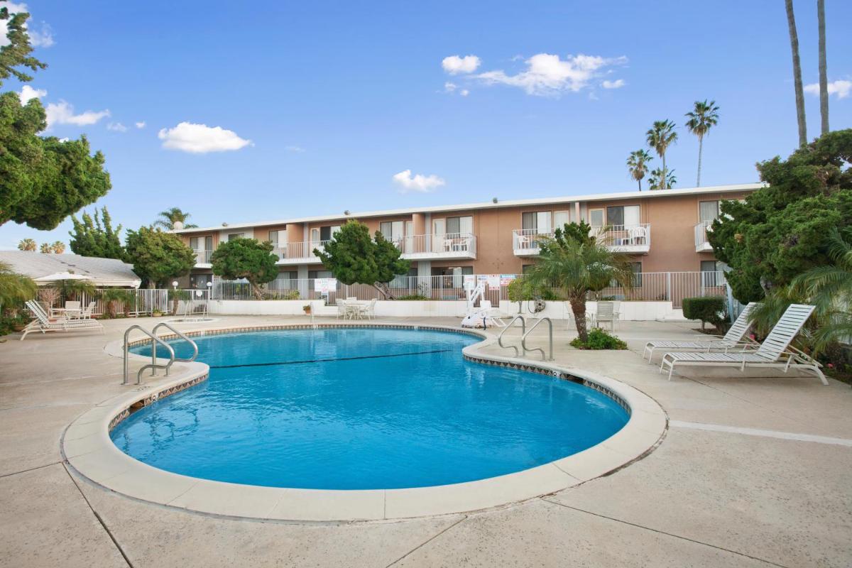 Ramada by Wyndham Torrance - Housity