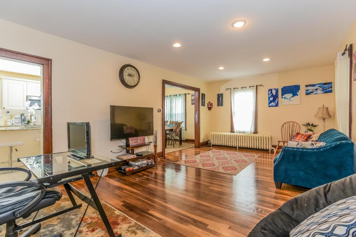Desirable 3 Bedroom Home East Hartford Connecticut - Housity