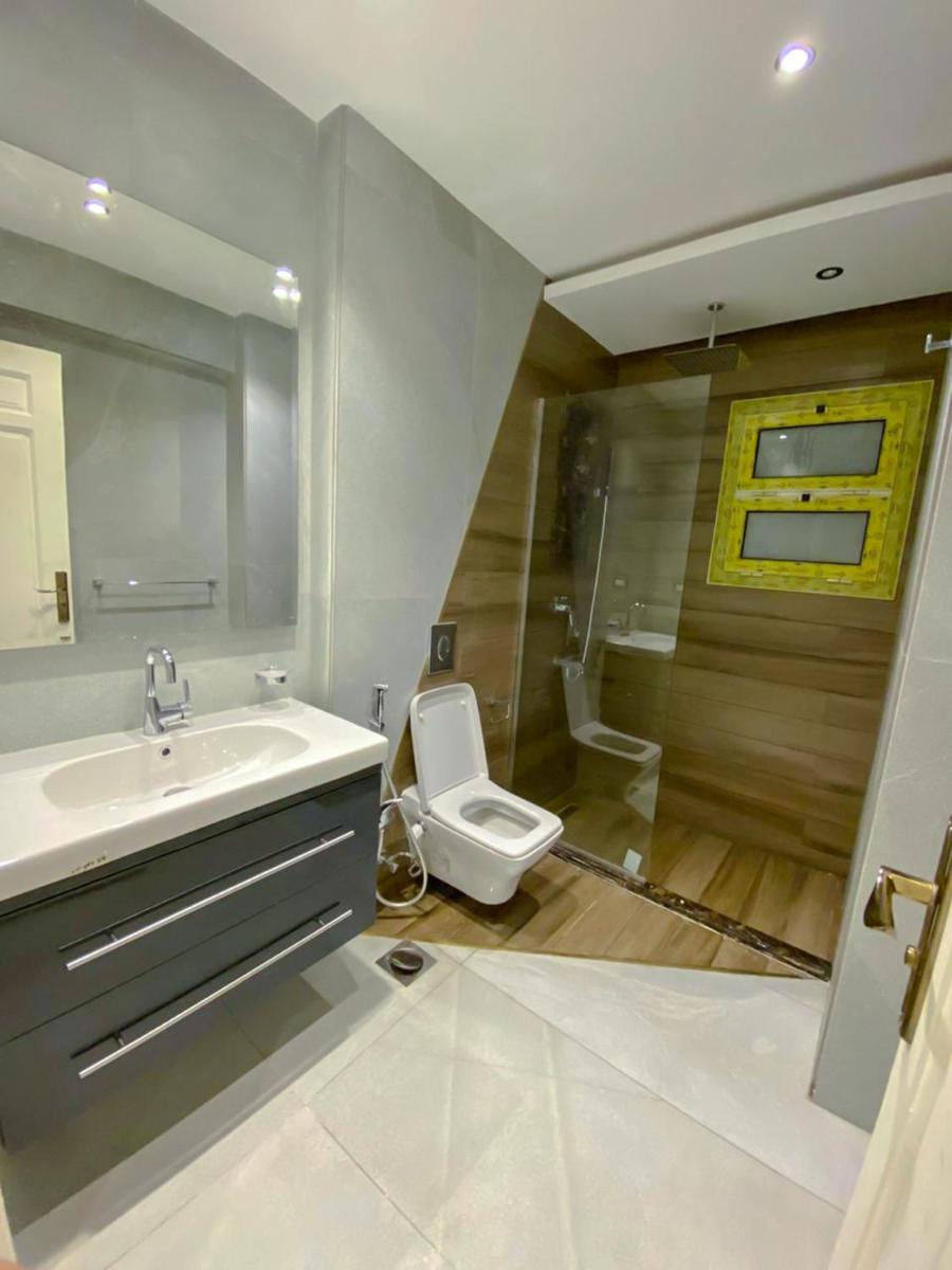 Luxury 3 bed apartment in Alexandria with side beach view - Housity