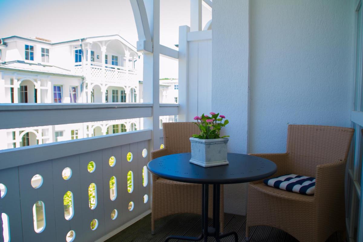 Ferienwohnung mit Balkon und Seeblick - Housity