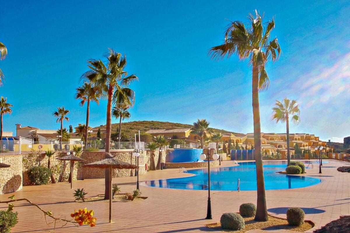 Zara - modern furnished bungalow with panoramic views in Benitachell - Housity