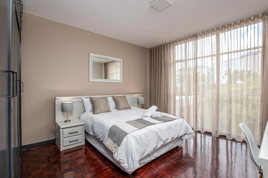 Majuba Place Sandton Executive 1 Bedroom - Housity