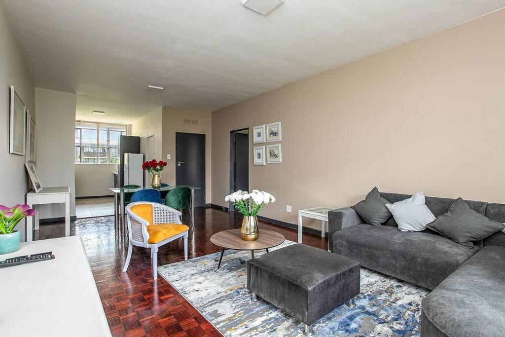 Majuba Place Sandton Executive 1 Bedroom - Housity
