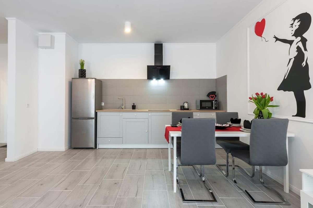 Suitetrails - Banksy Apartment - Ilumino