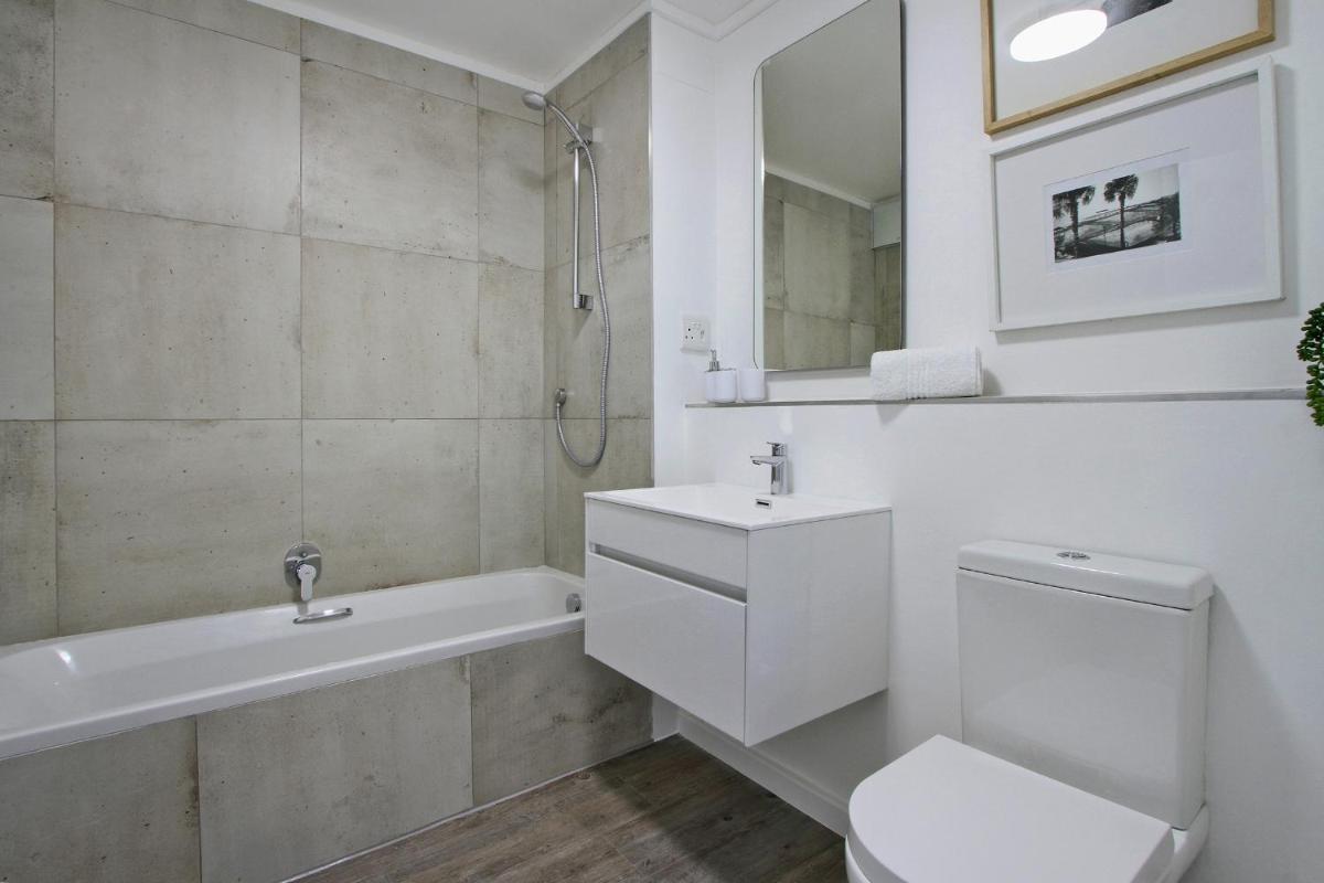 Luxury Family Apartment in Castle Rock with great views of Table Mountain - Housity