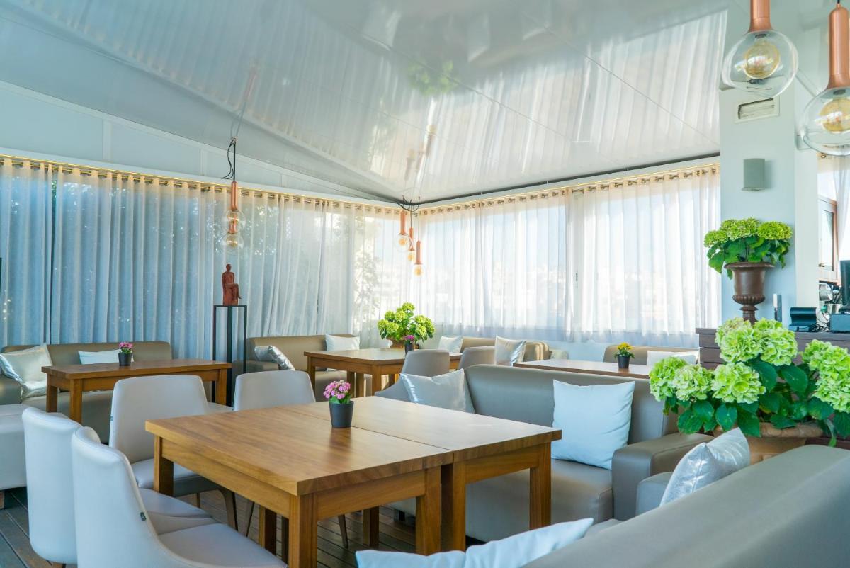 Hotel Almudaina - Housity
